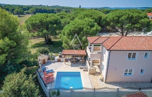 Pula, Istria: Incantevole residenza multi-unità disponibile per l'acquisto