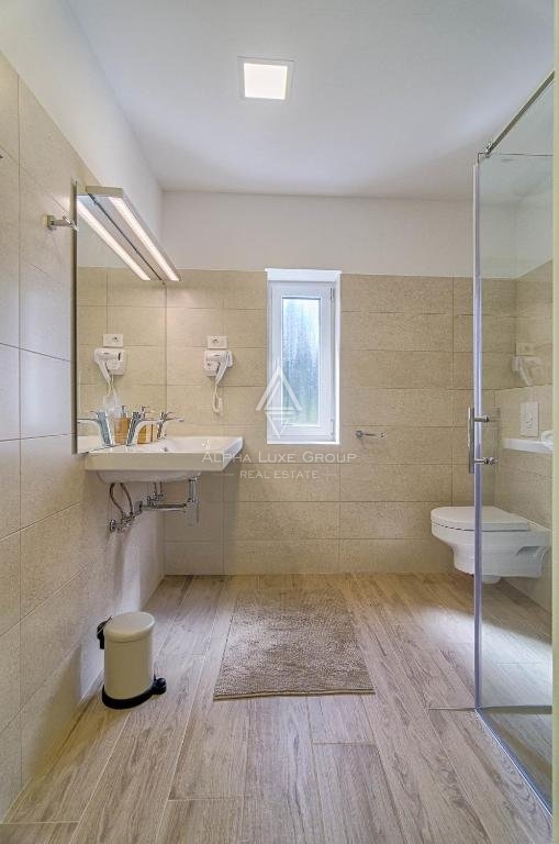 Fažana - Villa moderna e spettacolare con ampio giardino in vendita