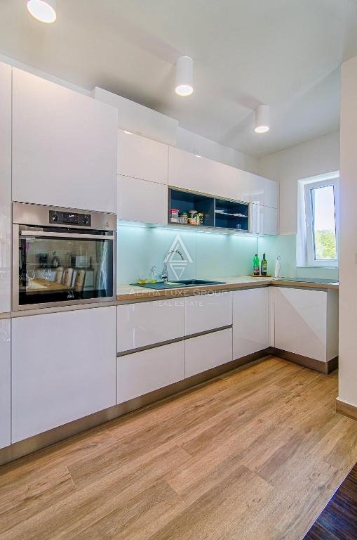 Fažana - Villa moderna e spettacolare con ampio giardino in vendita