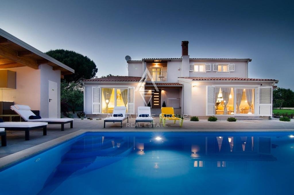 Fažana - Villa moderna e spettacolare con ampio giardino in vendita