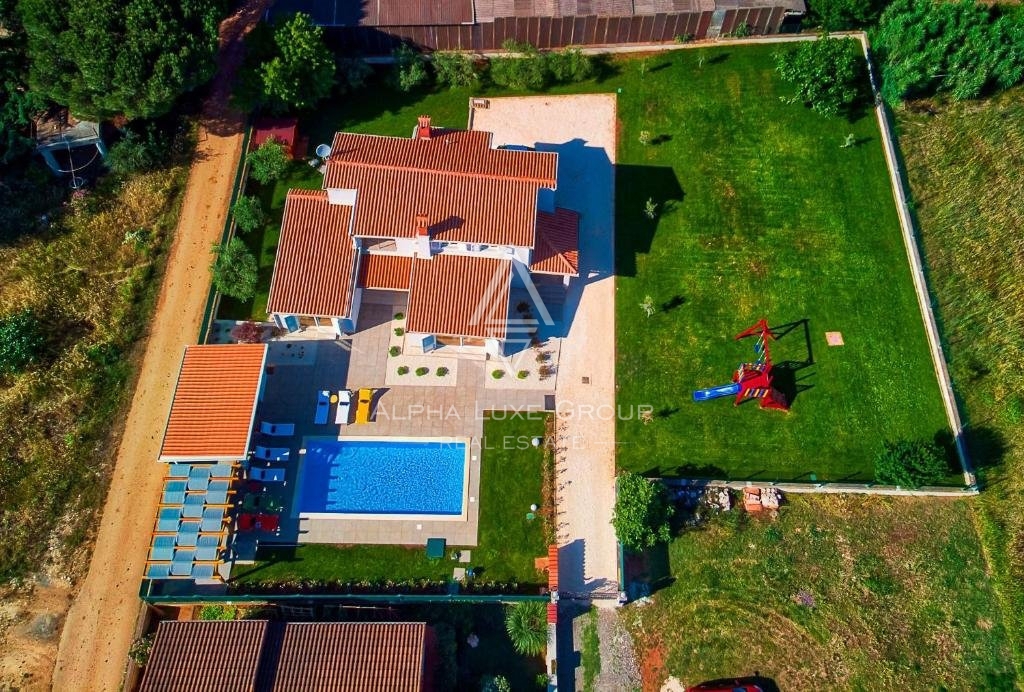 Fažana - Villa moderna e spettacolare con ampio giardino in vendita