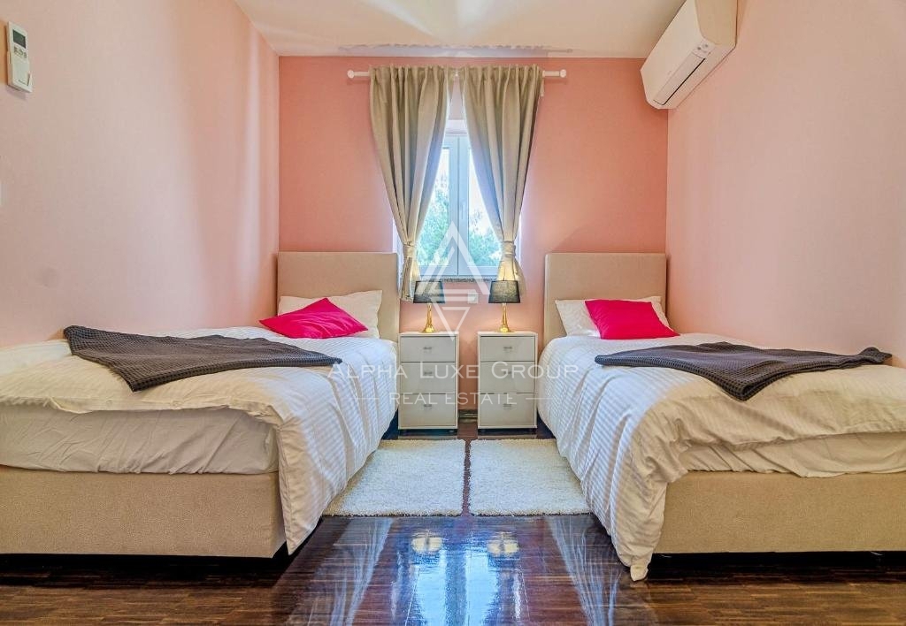 Fažana - Villa moderna e spettacolare con ampio giardino in vendita