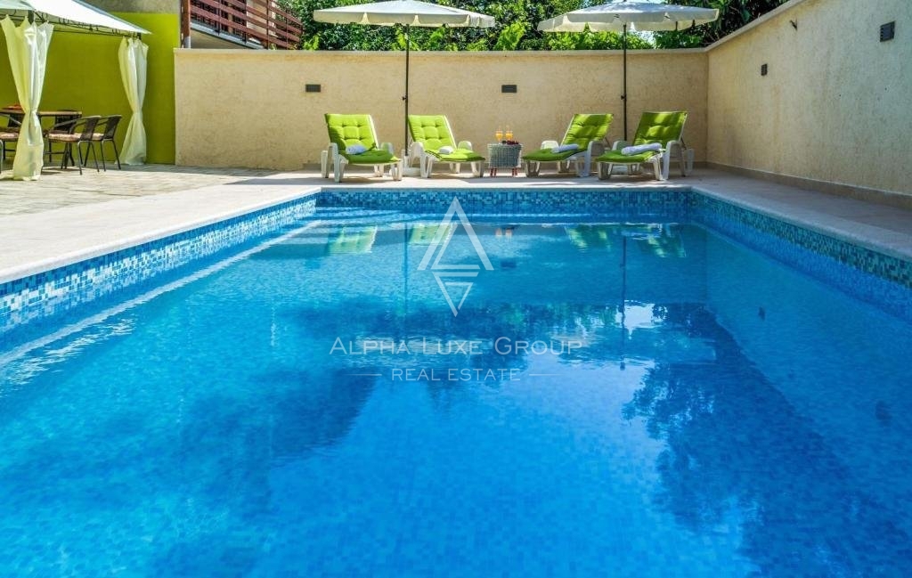 Pula, Istria: Ampia casa familiare a Valdebek con piscina
