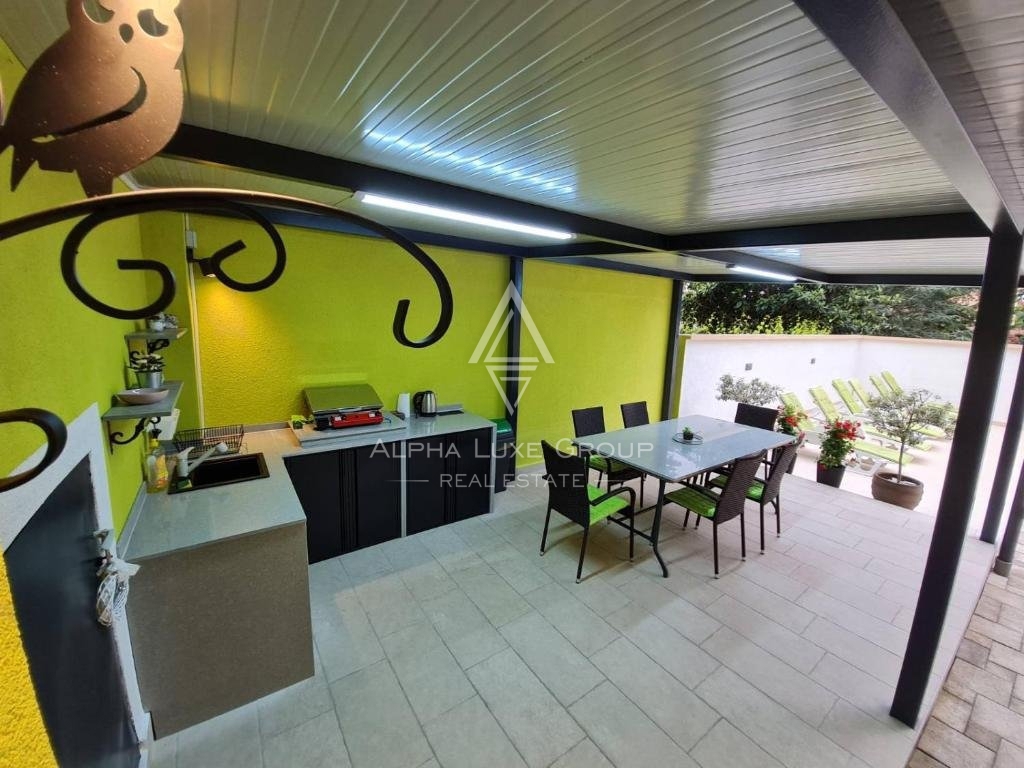 Pula, Istria: Ampia casa familiare a Valdebek con piscina