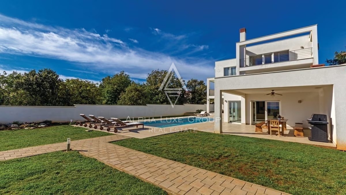 Villa di lusso a Ližnjan, Istria: Serenità sulla costa