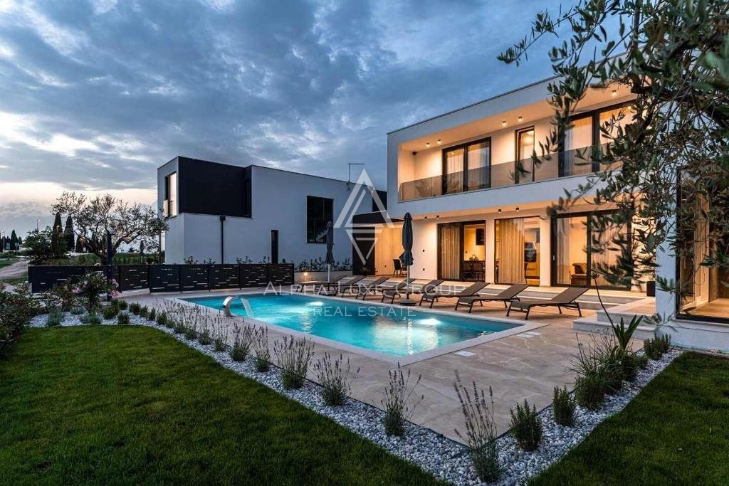 Poreč, Istria - Moderna Villa con Splendide Vedute sul Mare