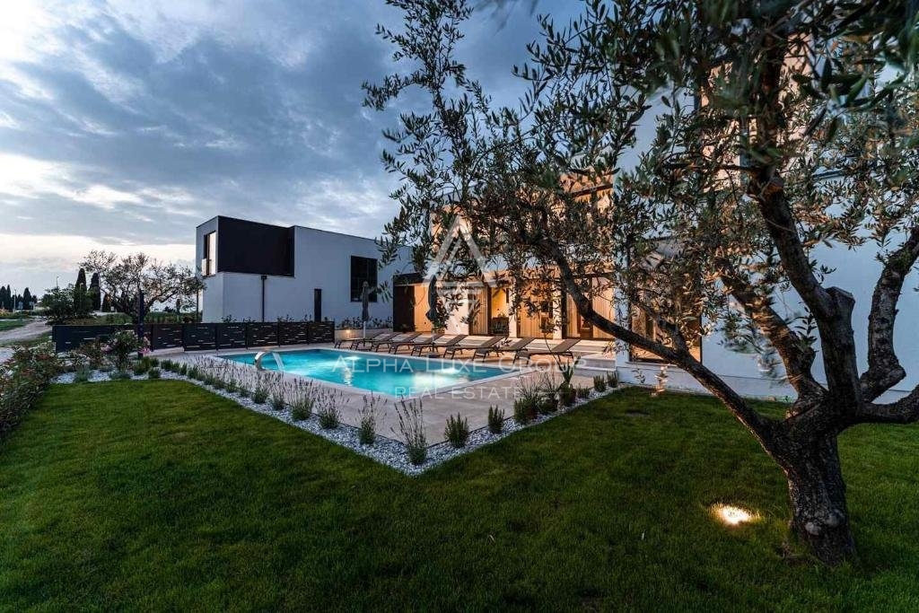 Poreč, Istria - Moderna Villa con Splendide Vedute sul Mare