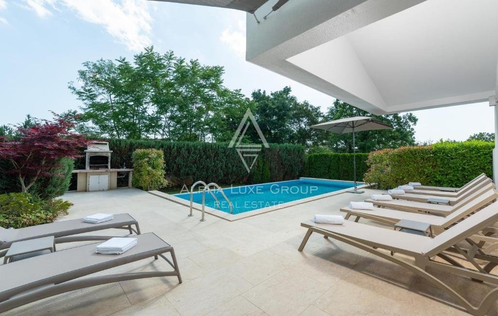 Istria, Žminj - Villa raffinata con piscina coperta e area benessere in vendita