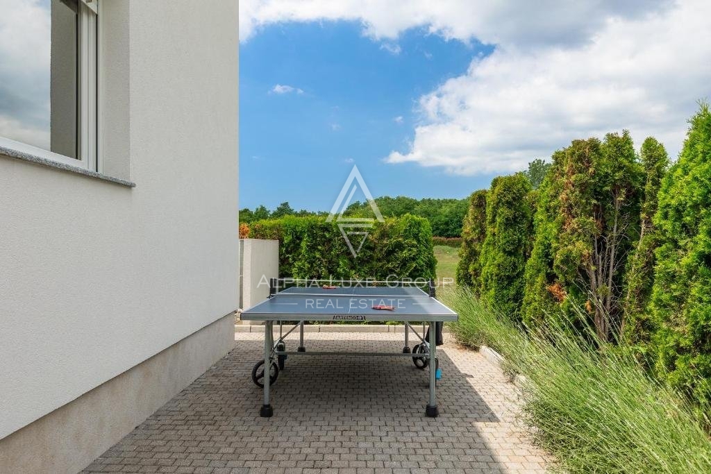 Istria, Žminj - Villa raffinata con piscina coperta e area benessere in vendita