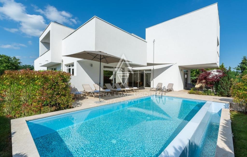 Istria, Žminj - Villa raffinata con piscina coperta e area benessere in vendita