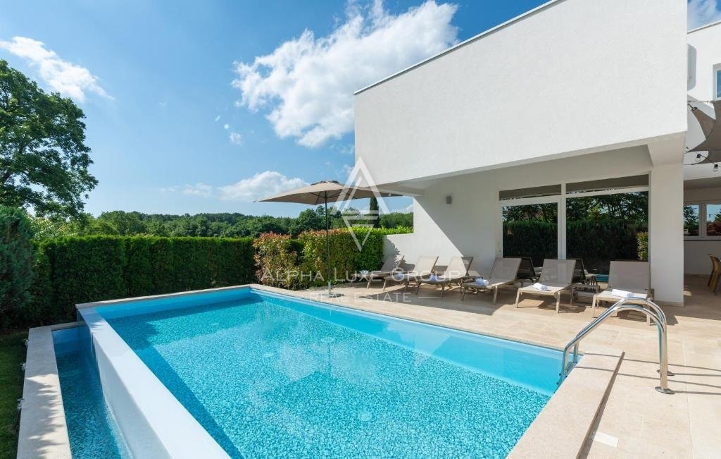 Istria, Žminj - Villa raffinata con piscina coperta e area benessere in vendita
