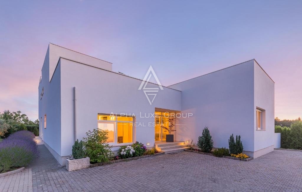 Istria, Žminj - Villa raffinata con piscina coperta e area benessere in vendita