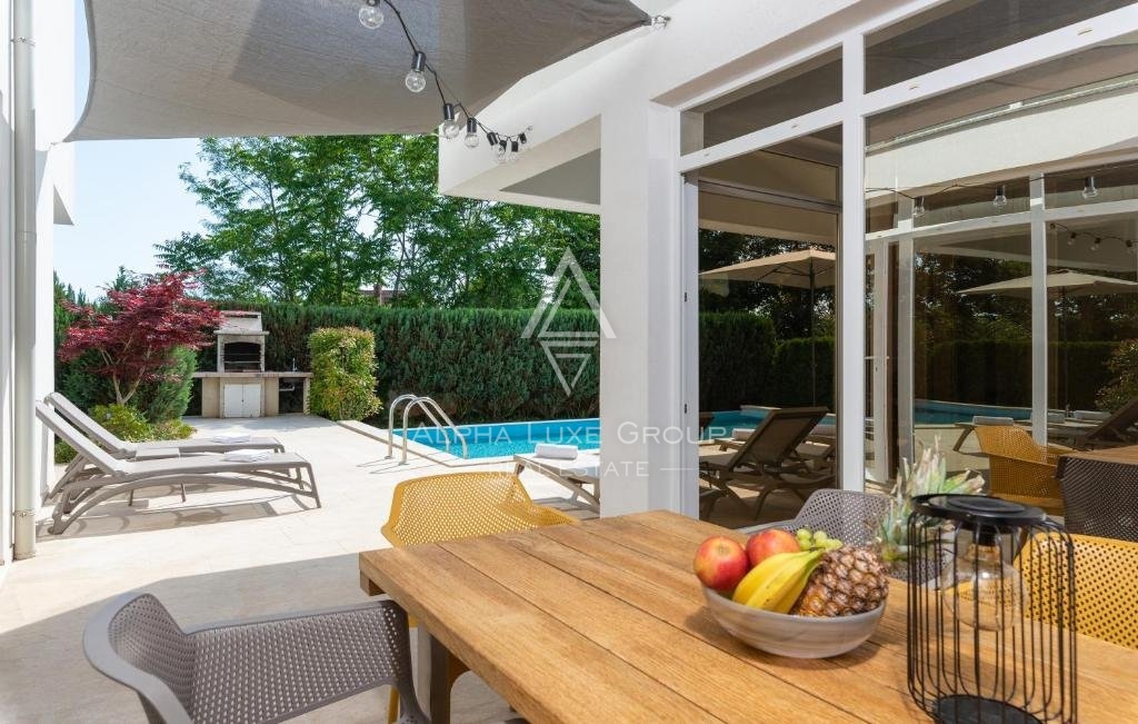 Istria, Žminj - Villa raffinata con piscina coperta e area benessere in vendita