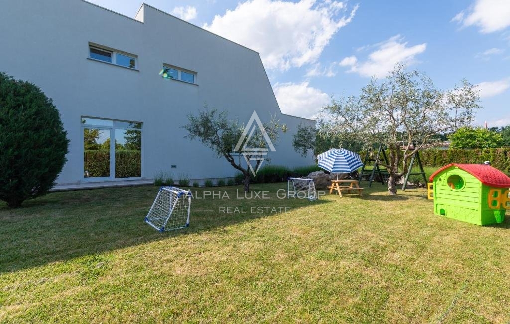 Istria, Žminj - Villa raffinata con piscina coperta e area benessere in vendita