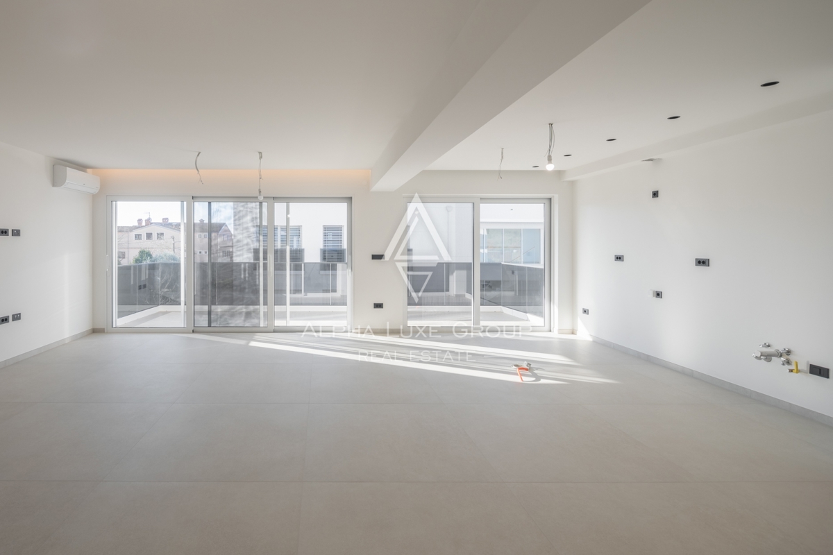 Spazioso appartamento in un nuovo edificio con vista mare, Rovigno, ISTRIA