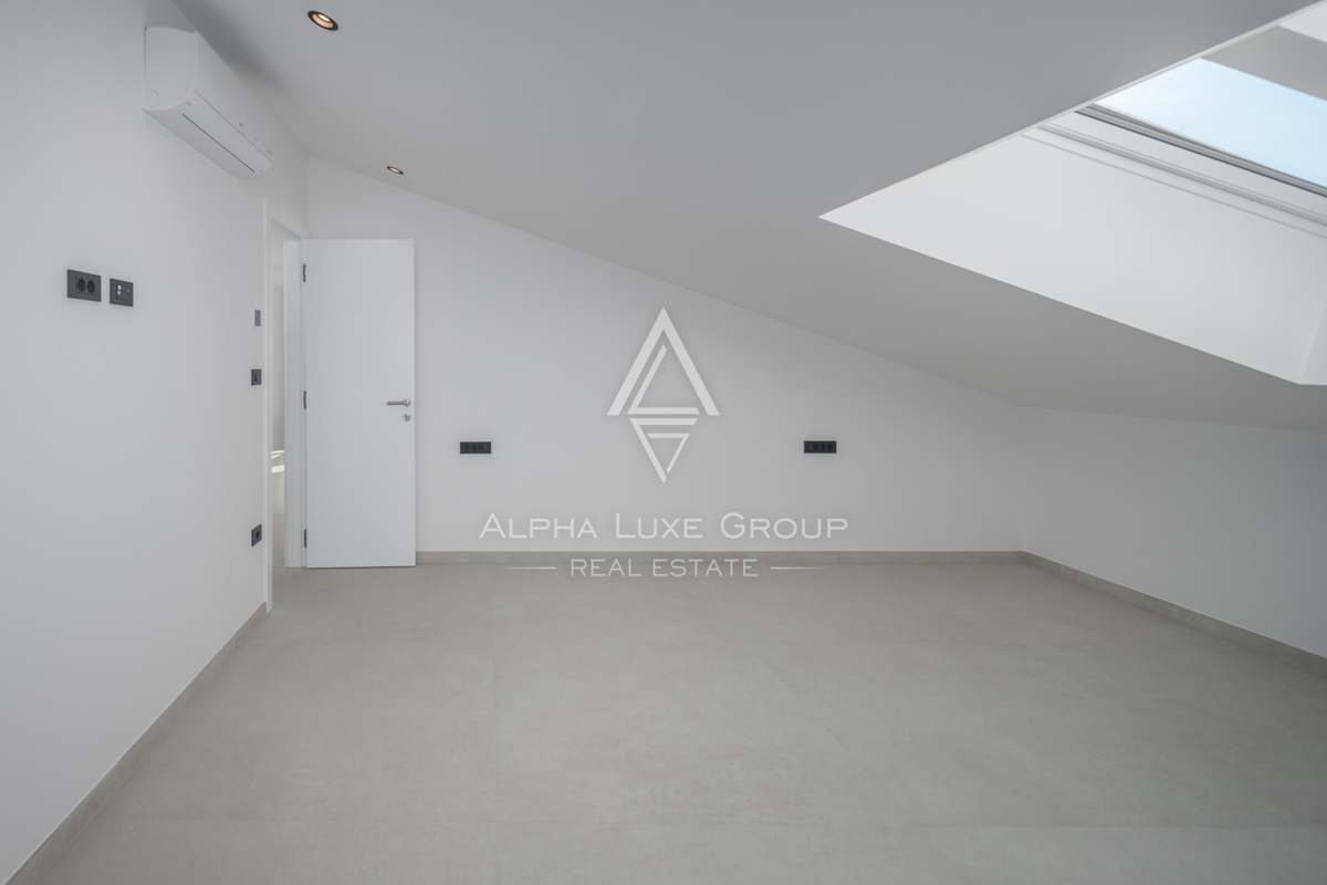 Spazioso appartamento in un nuovo edificio con vista mare, Rovigno, ISTRIA