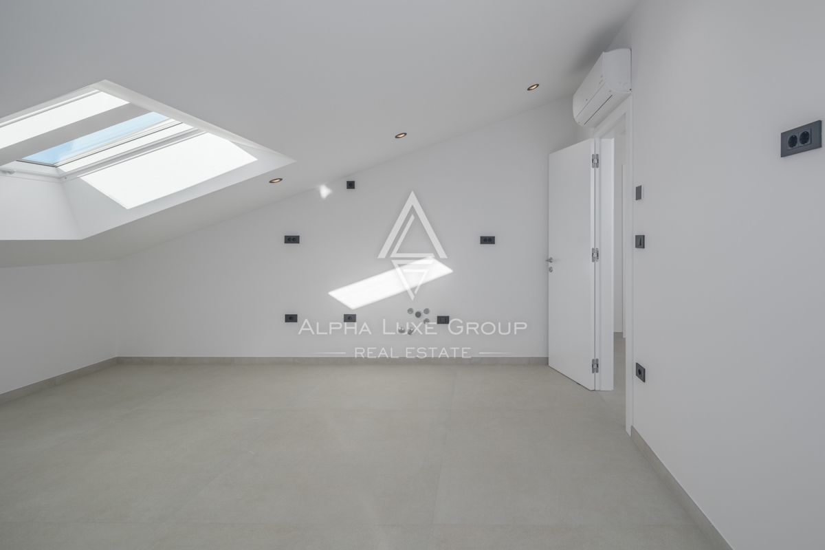 Spazioso appartamento in un nuovo edificio con vista mare, Rovigno, ISTRIA