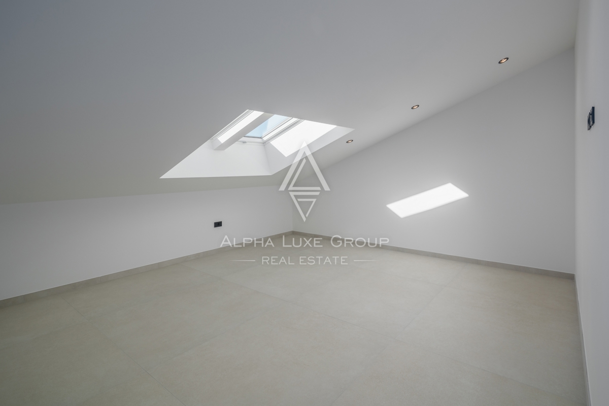 Spazioso appartamento in un nuovo edificio con vista mare, Rovigno, ISTRIA