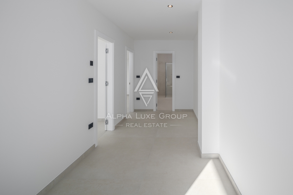 Spazioso appartamento in un nuovo edificio con vista mare, Rovigno, ISTRIA