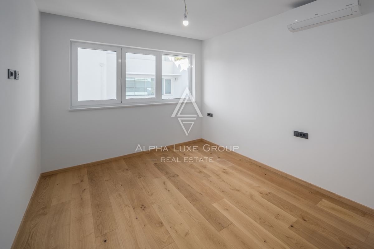 Spazioso appartamento in un nuovo edificio con vista mare, Rovigno, ISTRIA