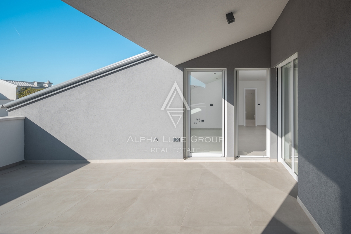 Spazioso appartamento in un nuovo edificio con vista mare, Rovigno, ISTRIA