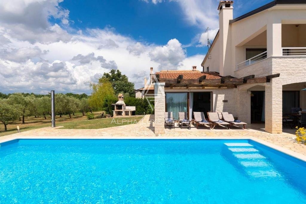 Istria, Višnjan: Villa panoramica con piscina