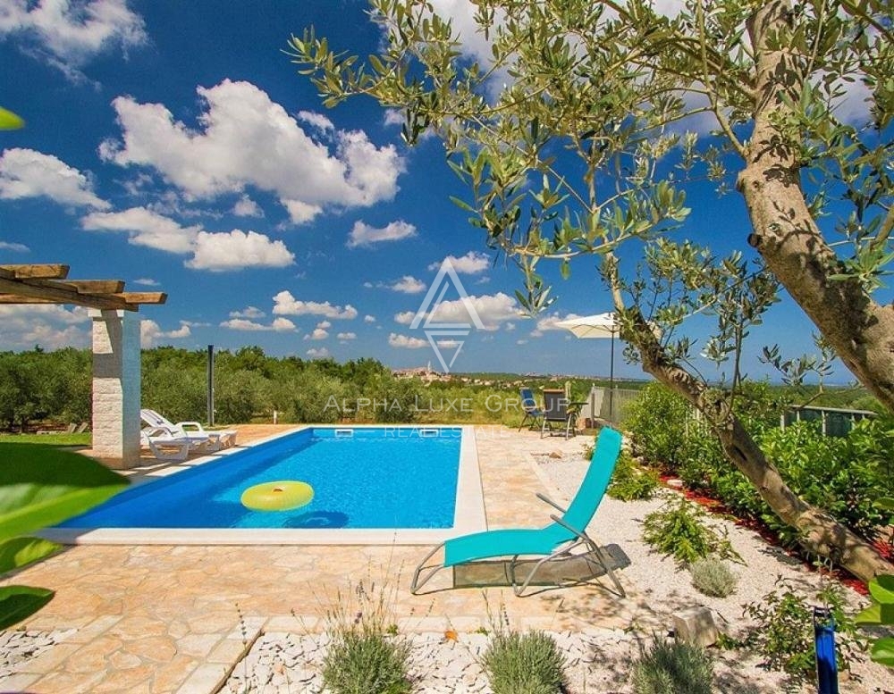 Istria, Višnjan: Villa panoramica con piscina