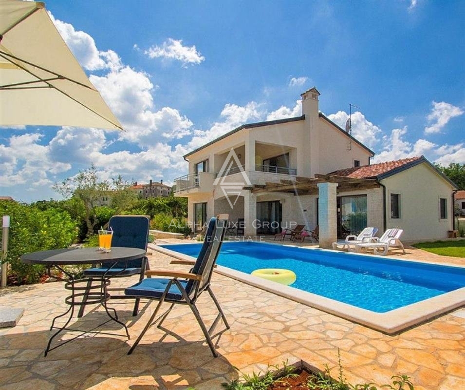 Istria, Višnjan: Villa panoramica con piscina