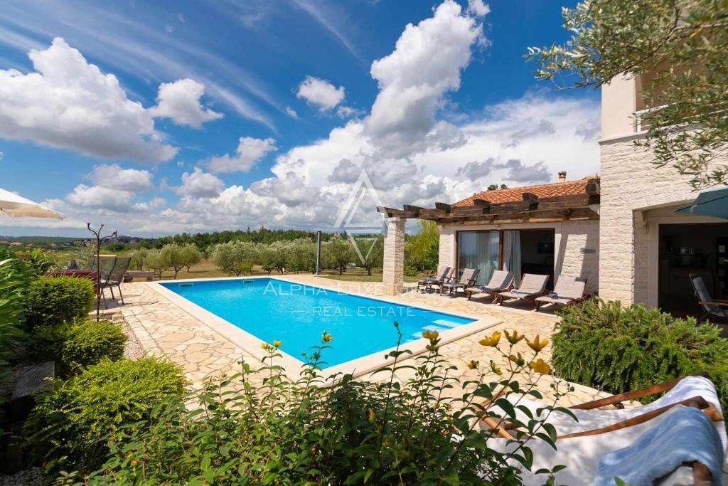 Istria, Višnjan: Villa panoramica con piscina