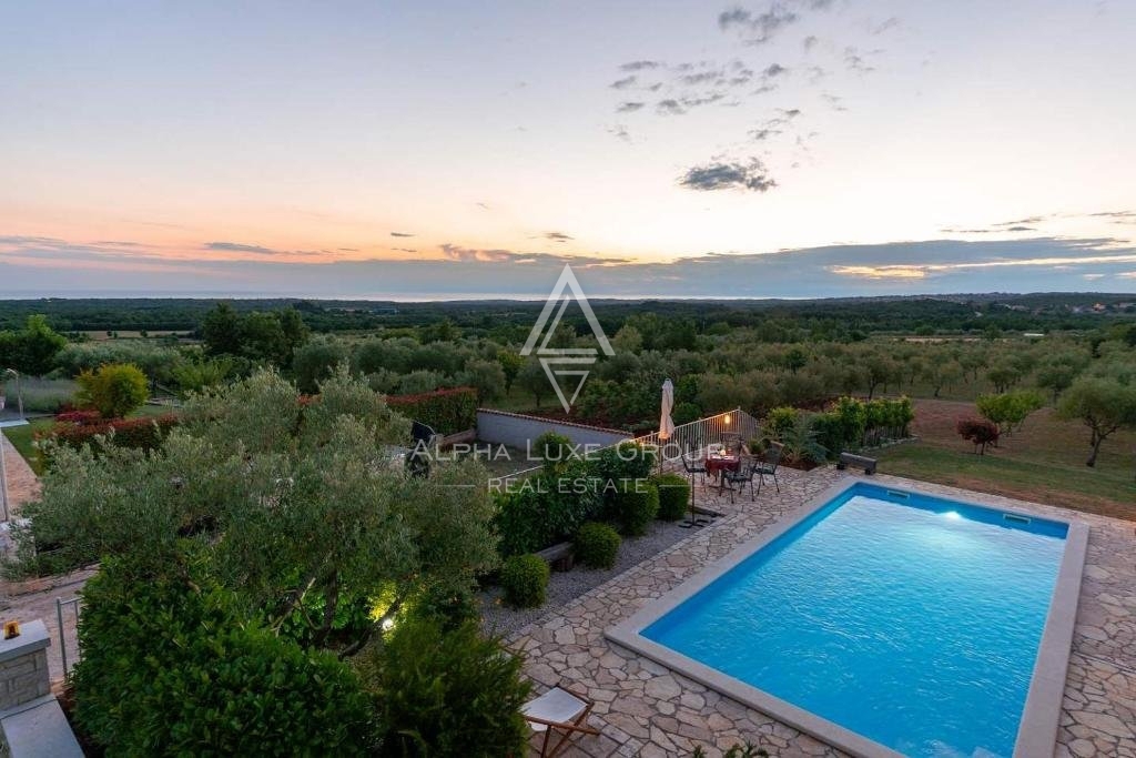 Istria, Višnjan: Villa panoramica con piscina