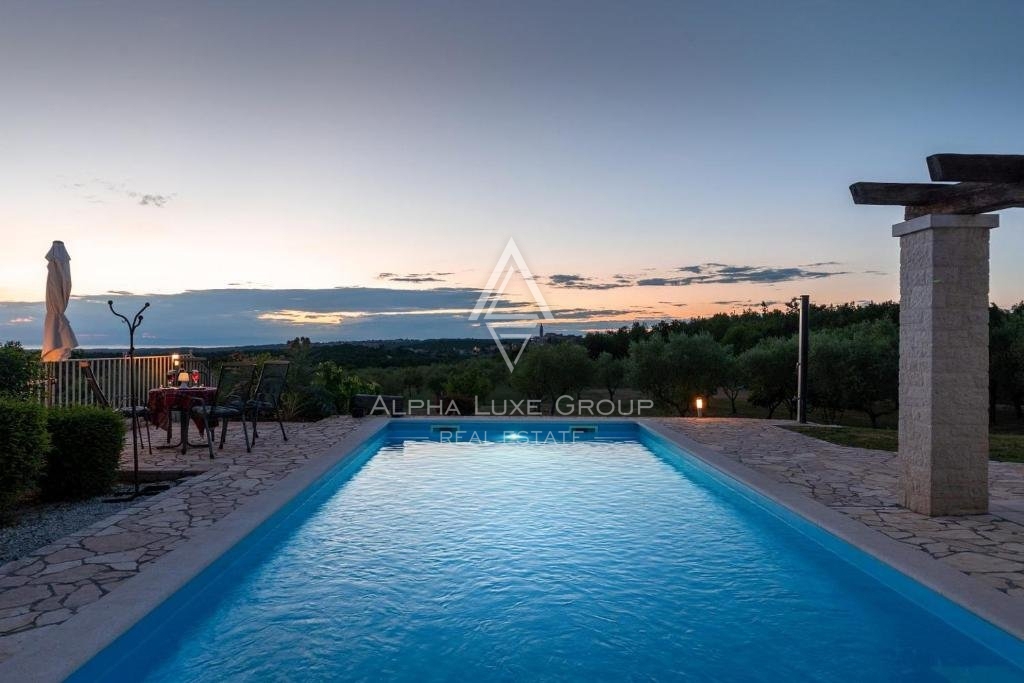 Istria, Višnjan: Villa panoramica con piscina