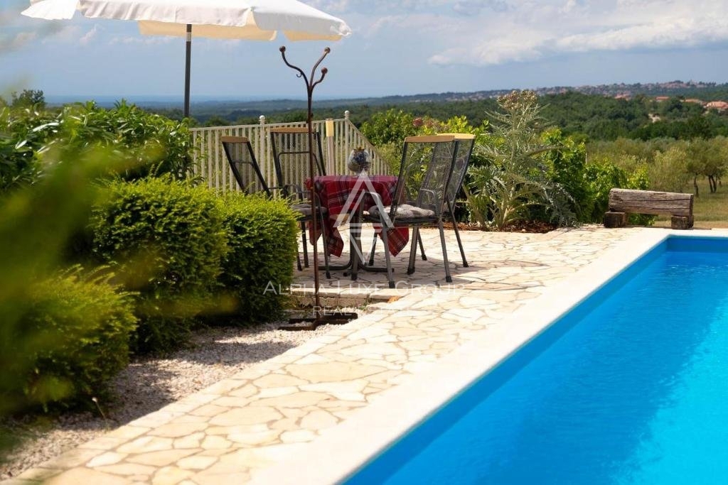 Istria, Višnjan: Villa panoramica con piscina