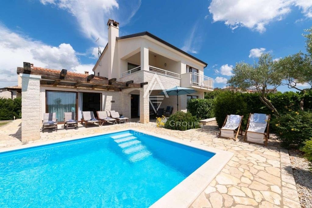 Istria, Višnjan: Villa panoramica con piscina