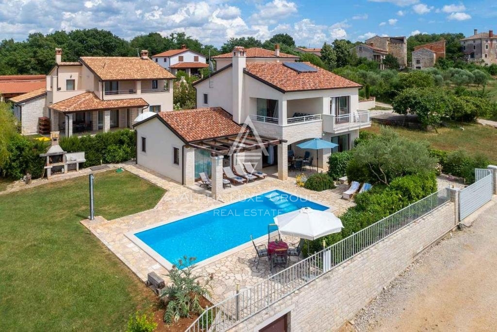 Istria, Višnjan: Villa panoramica con piscina