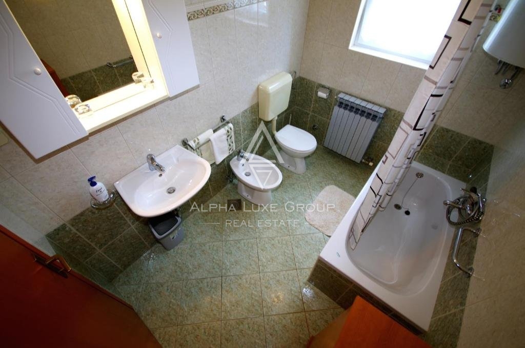 Casa con due appartamenti, Istria, Parenzo