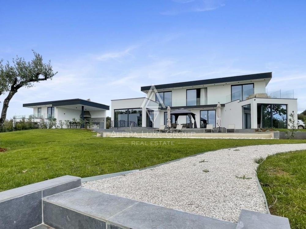 Villa moderna con piscina immersa nel verde e vista mare, Istria, Parenzo