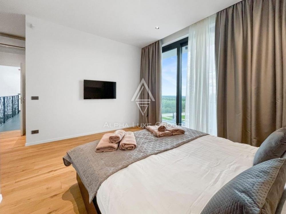 Villa moderna con piscina immersa nel verde e vista mare, Istria, Parenzo