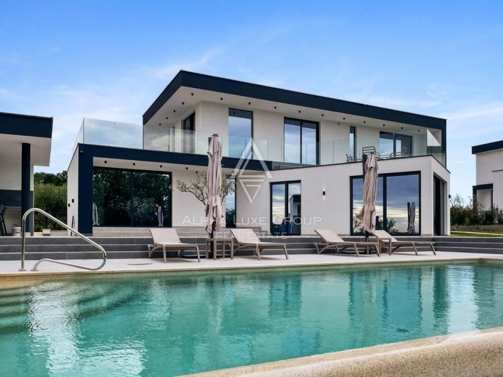 Villa moderna con piscina immersa nel verde e vista mare, Istria, Parenzo