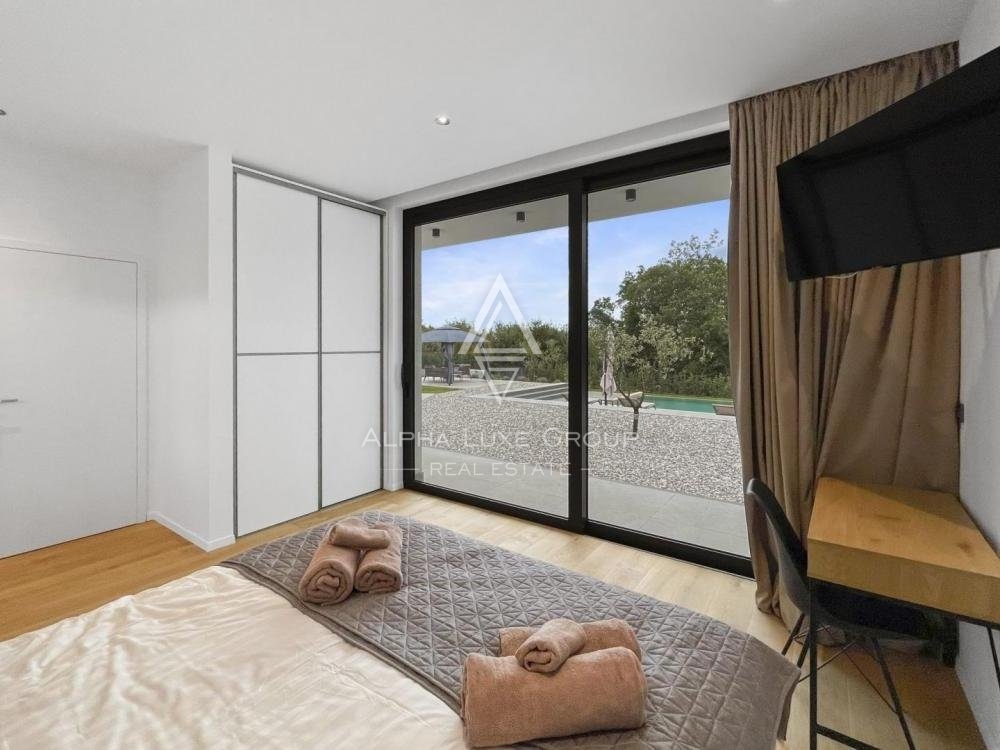 Villa moderna con piscina immersa nel verde e vista mare, Istria, Parenzo