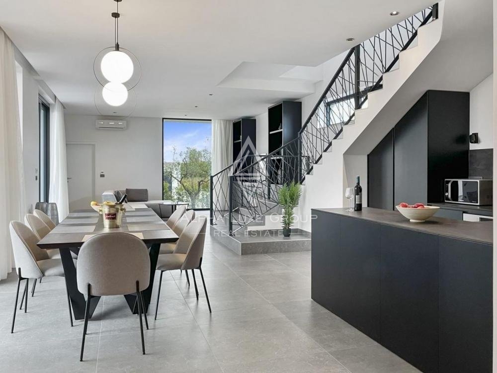 Villa moderna con piscina immersa nel verde e vista mare, Istria, Parenzo