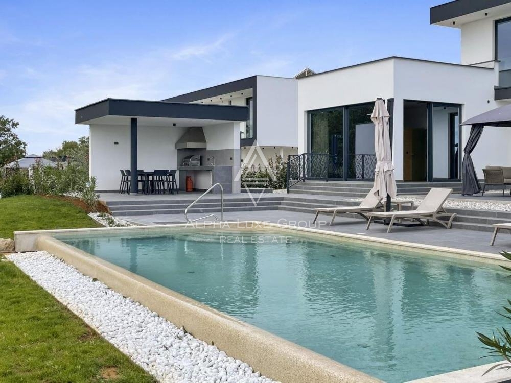Villa moderna con piscina immersa nel verde e vista mare, Istria, Parenzo