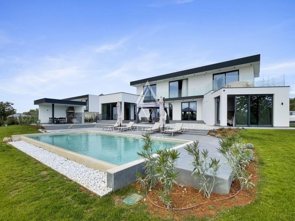 Villa moderna con piscina immersa nel verde e vista mare, Istria, Parenzo
