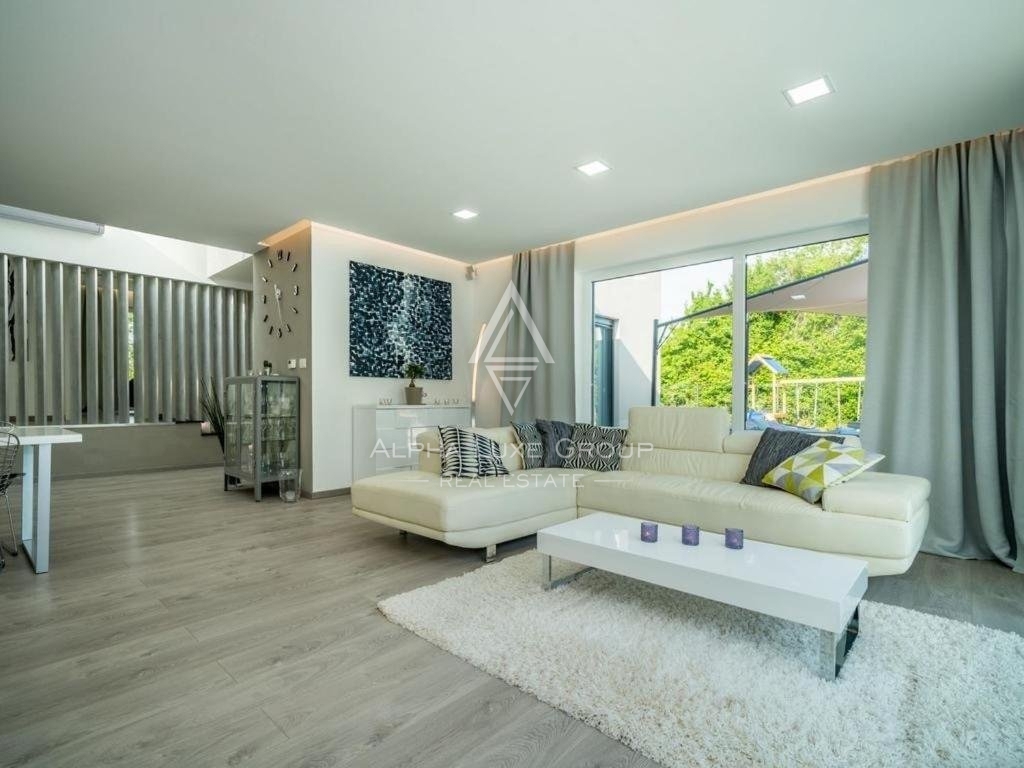 Villa di lusso moderna con piscina e vista sul mare, istria, labin