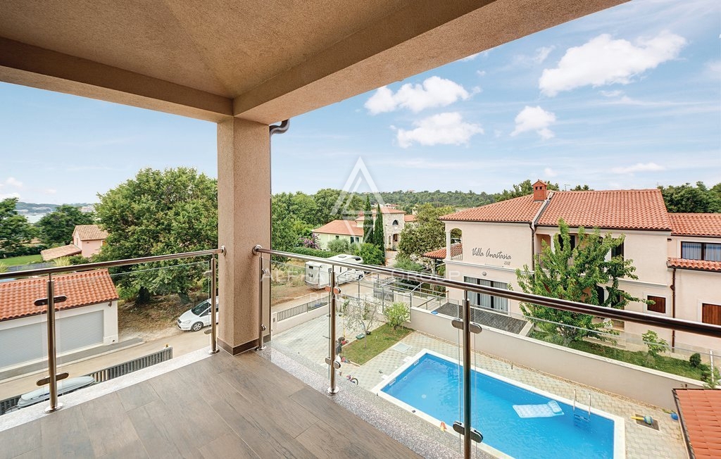 Attraente villa con una grande piscina vicino alla spiaggia, Istria, Medulin