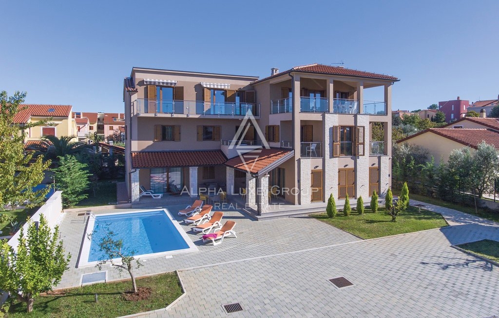 Attraente villa con una grande piscina vicino alla spiaggia, Istria, Medulin