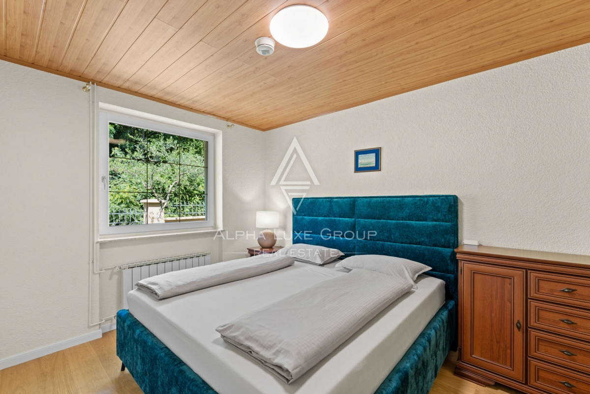 ALPHA LUXE GROUP, Spaziosa villa in vendita vicino a Parenzo, vista panoramica sul mare.