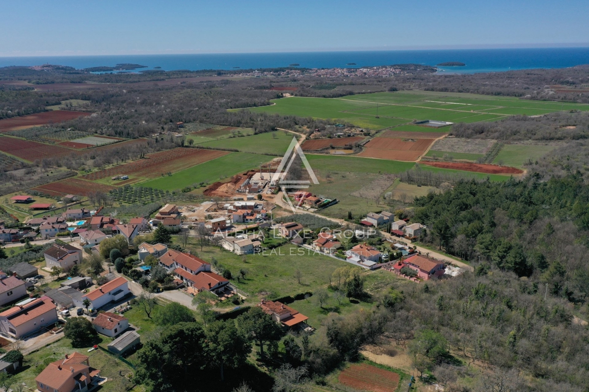 ALPHA LUXE GROUP, Spaziosa villa in vendita vicino a Parenzo, vista panoramica sul mare.