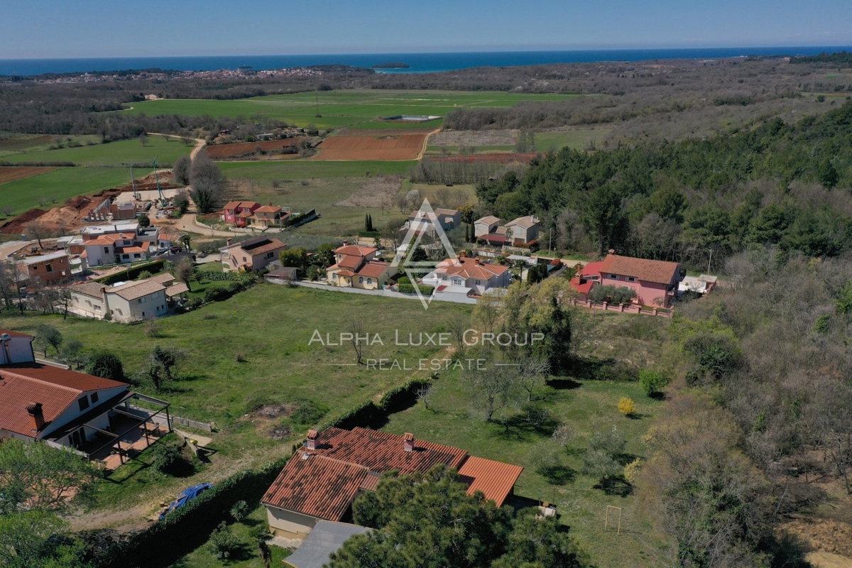 ALPHA LUXE GROUP, Spaziosa villa in vendita vicino a Parenzo, vista panoramica sul mare.