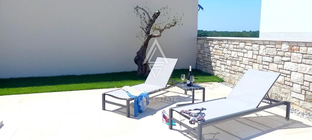 Umag, Istria: Casa moderna con piscina e vista mare