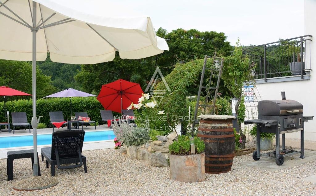 Brest, Istria – Due case affascinanti con piscina e vista
